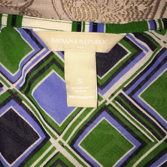 Banana Republic geometric print button down top - Picture 6 of 6